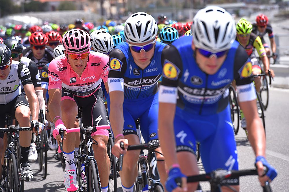 Etixx-QuickStep set the pace for leader Kittel