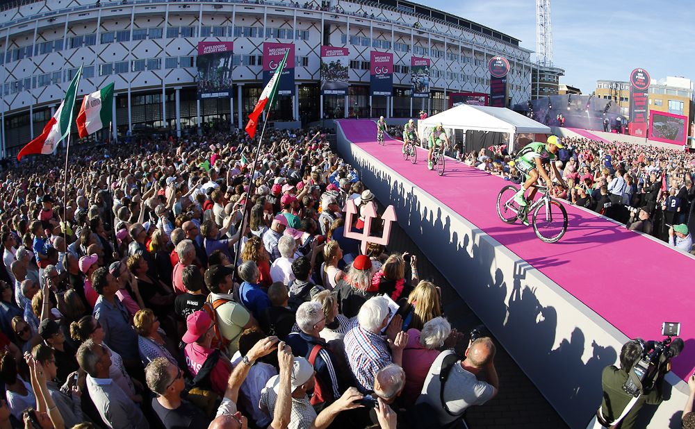 A scene from the Giro d'Italia team presentation