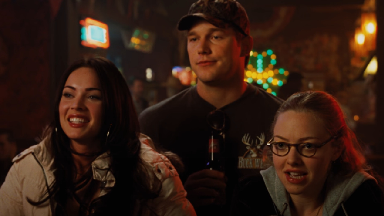 Chris Pratt entre Megan Fox y Amanda Seyfried en Jennifer's Body.