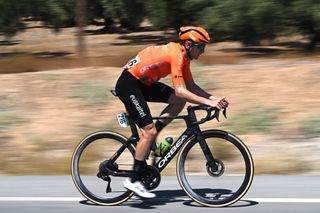 Volta a Portugal: Xabier Isasa sprints ahead of Rui Oliveira to win stage 6