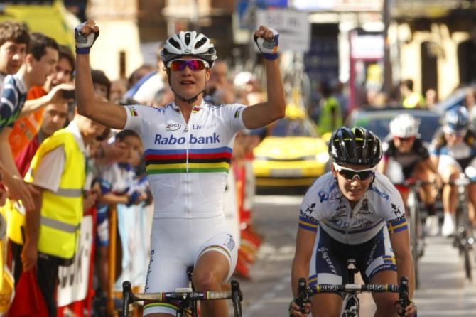Marianne Vos (Rabo Women) celebrates her win ahead of Emma Johansson (Orica - AIS)