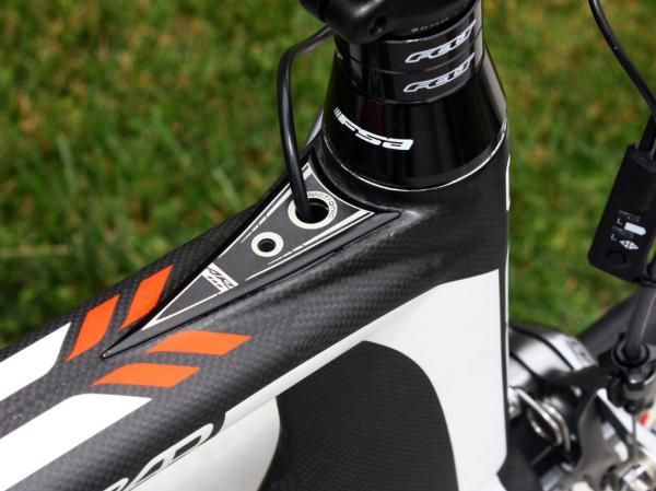 New versions of the AR readily accept Shimano Dura-Ace Di2 wiring (and we'd imagine there's a rubber grommet that's missing here).