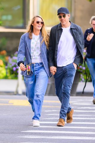 Blake Lively walks around NYC with husband Ryan Reynolds