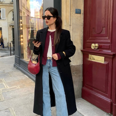 @ leasy_inparis wearing jeans, cardigan and long coat