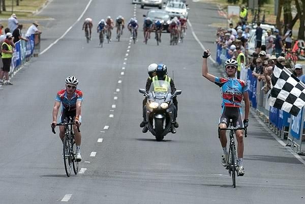 Calvin Watson celebrates his bronze medal with co-Jayco/AIS rider Jay McCarthy in the home straight