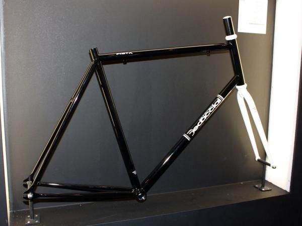 Sometimes simpler is better: the Dedacciai Pista frame is made in Italy with seamless chromoly tubes and a standard threaded bottom bracket and straight head tube for maximum component compatibility.