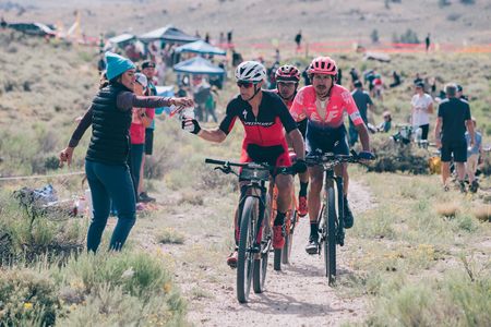 The leaders pass through the feed zone