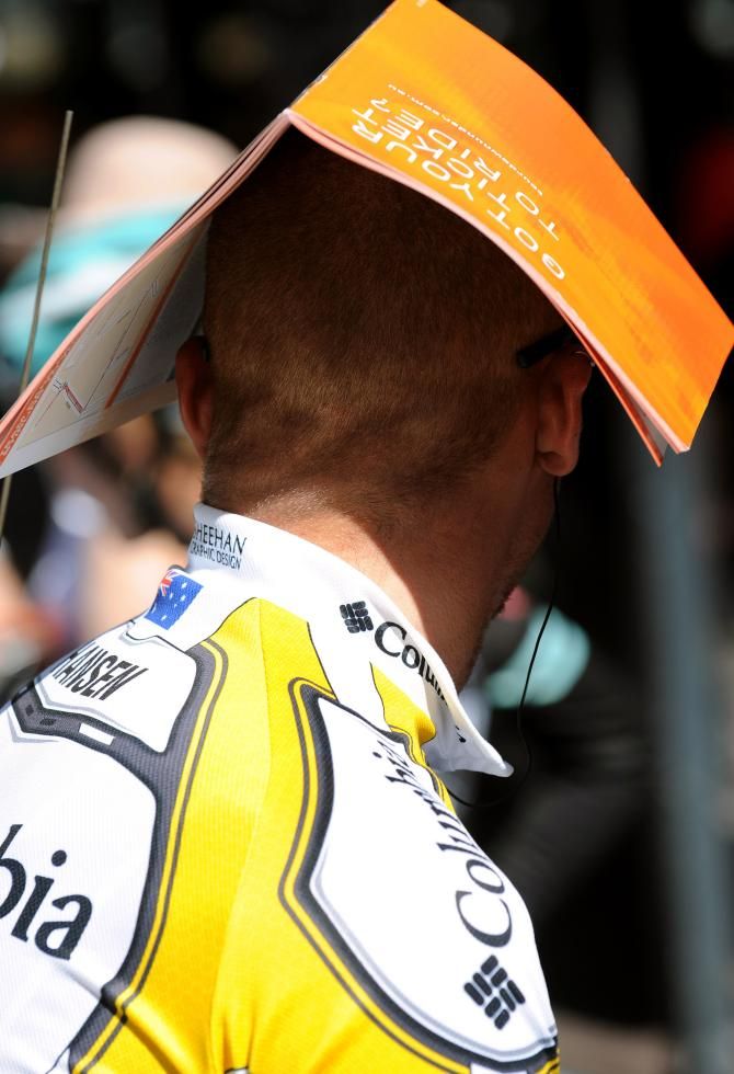 Adam Hansen tries to stay cool in the Aussie heat