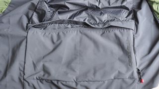 Rear pockets of Castelli Unlimited Puffy Jacket