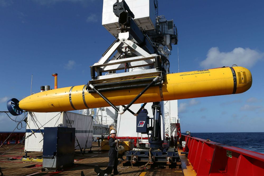 Specialist search vessels search for flight MH370