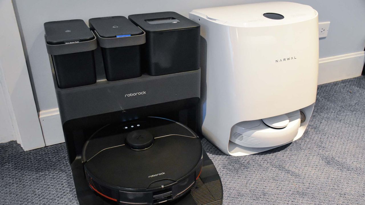 Narwal T10 in charging dock