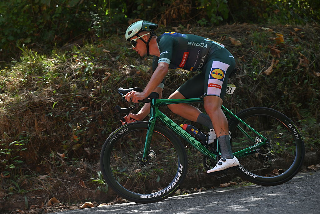 L&#039;ANGLIRU, SPAIN - SEPTEMBER 05: Mads Pedersen of Denmark and Team Lidl - Trek - Green Points Jersey competes in the breakaway during the La Vuelta - 80th Tour of Spain 2025, Stage 13 a 203.7km stage from Cabezon de la Sal to L&#039;Angliru 1556m / #UCIWT / on September 05, 2025 in L&#039;Angliru, Spain. (Photo by Dario Belingheri/Getty Images)
