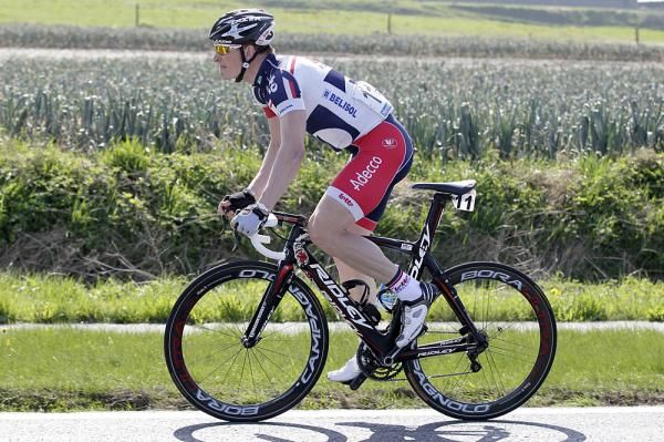Andre Greipel (Lotto-Belisol) chases back on