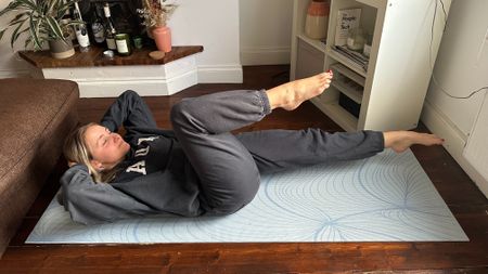 Fitness writer Alice Porter does a crunch-like exercise in her living room