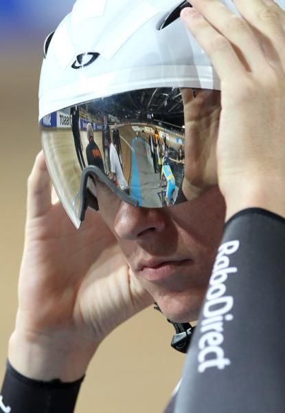 Jesse Sergent (NZ) make last minute checks