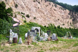 the setting of single's inferno season 4 of a bunch of rocks around a mountainous tropical hillside