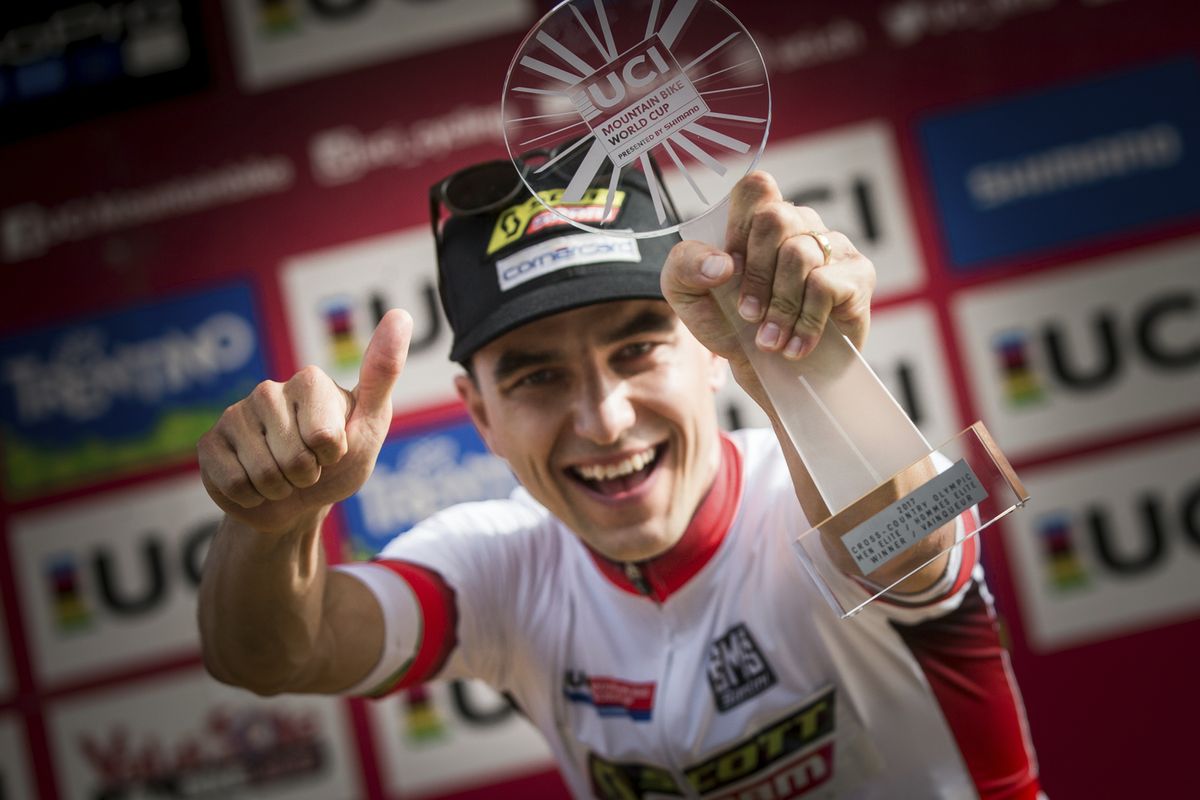 Nino Schurter celebrates his World Cup sweep