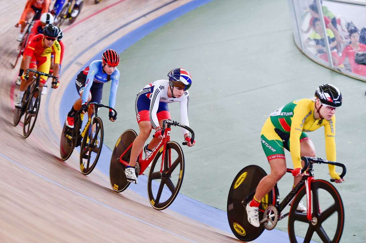 Laura Trott biding her time in the elimination race