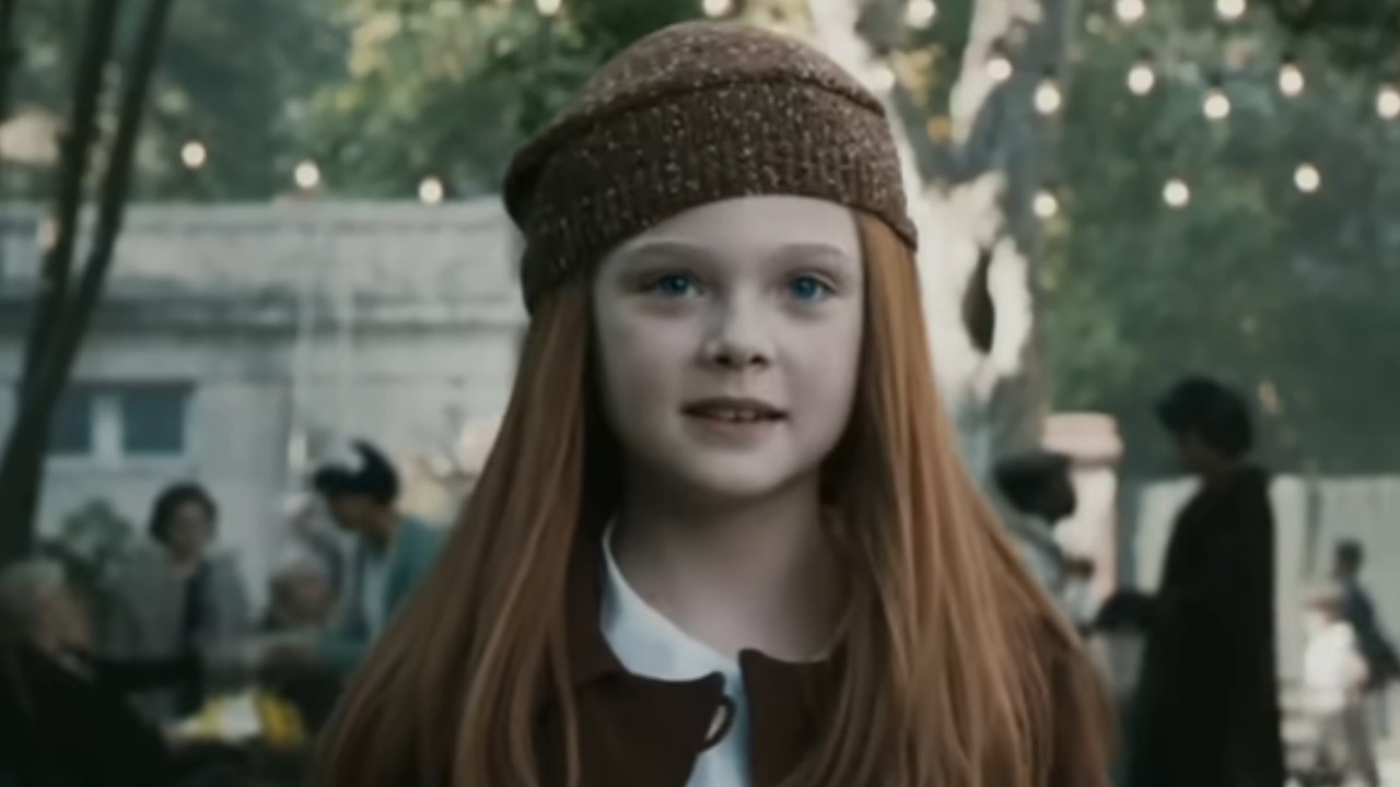 Elle Fanning as a young Cate Blanchett in The Curious Case of Benjamin Button