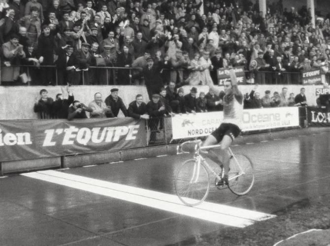 Eddy Merckx wins the 1970 Paris-Roubaix