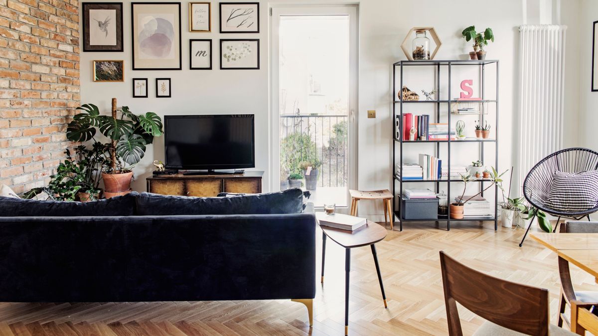 How to organize a bookshelf | Real Homes