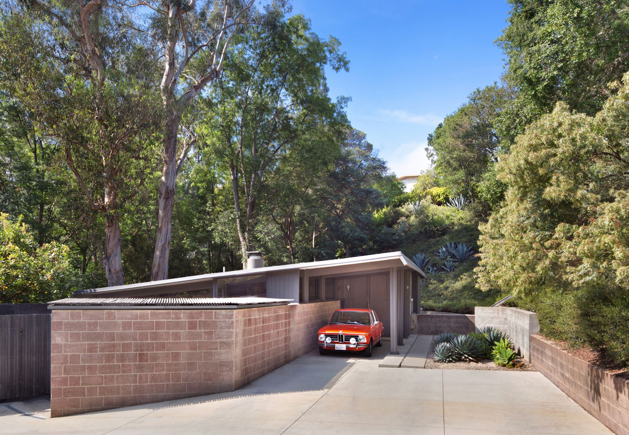 wallpaper.com - Jonathan Bell - A mid-century masterpiece designed by A. Quincy Jones just hit the market