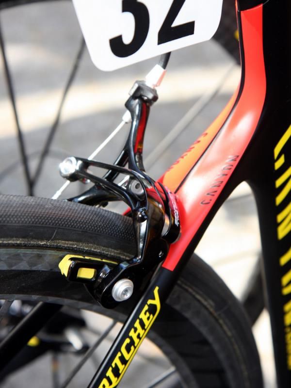 Philippe Gilbert (Omega Pharma-Lotto) uses dual-pivot brake calipers front and rear instead of the usual Campagnolo configuration.