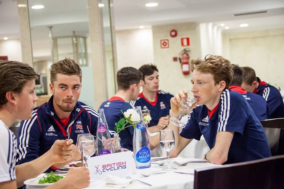 Tao Geoghegan Hart enjoys breakfast before the race