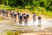 Karolina Migoń and Ramon Sinkeldam win Gravel Locos 110, making mark ahead of Unbound