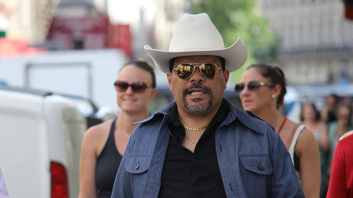 Luis Guzman in Puerto Ricans in Paris