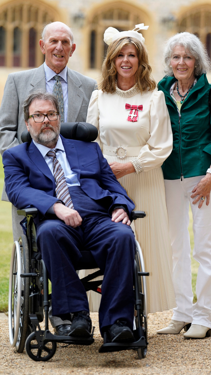 Kate Garraway with her parents and late husband Derek Draper after receiving her MBE in 2023