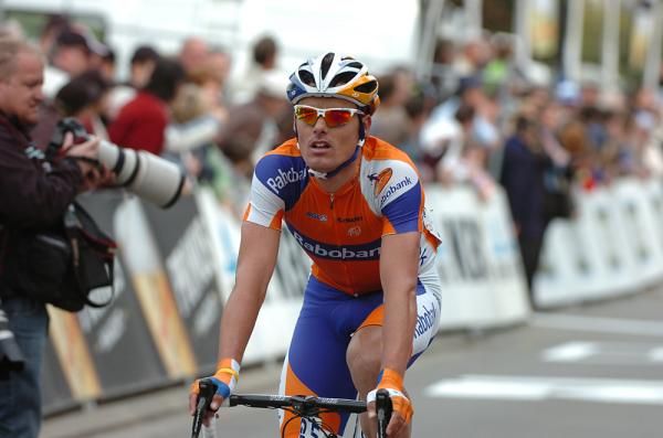 Luis Le&oacute;n S&aacute;nchez (Rabobank) rolls in after a hard day.
