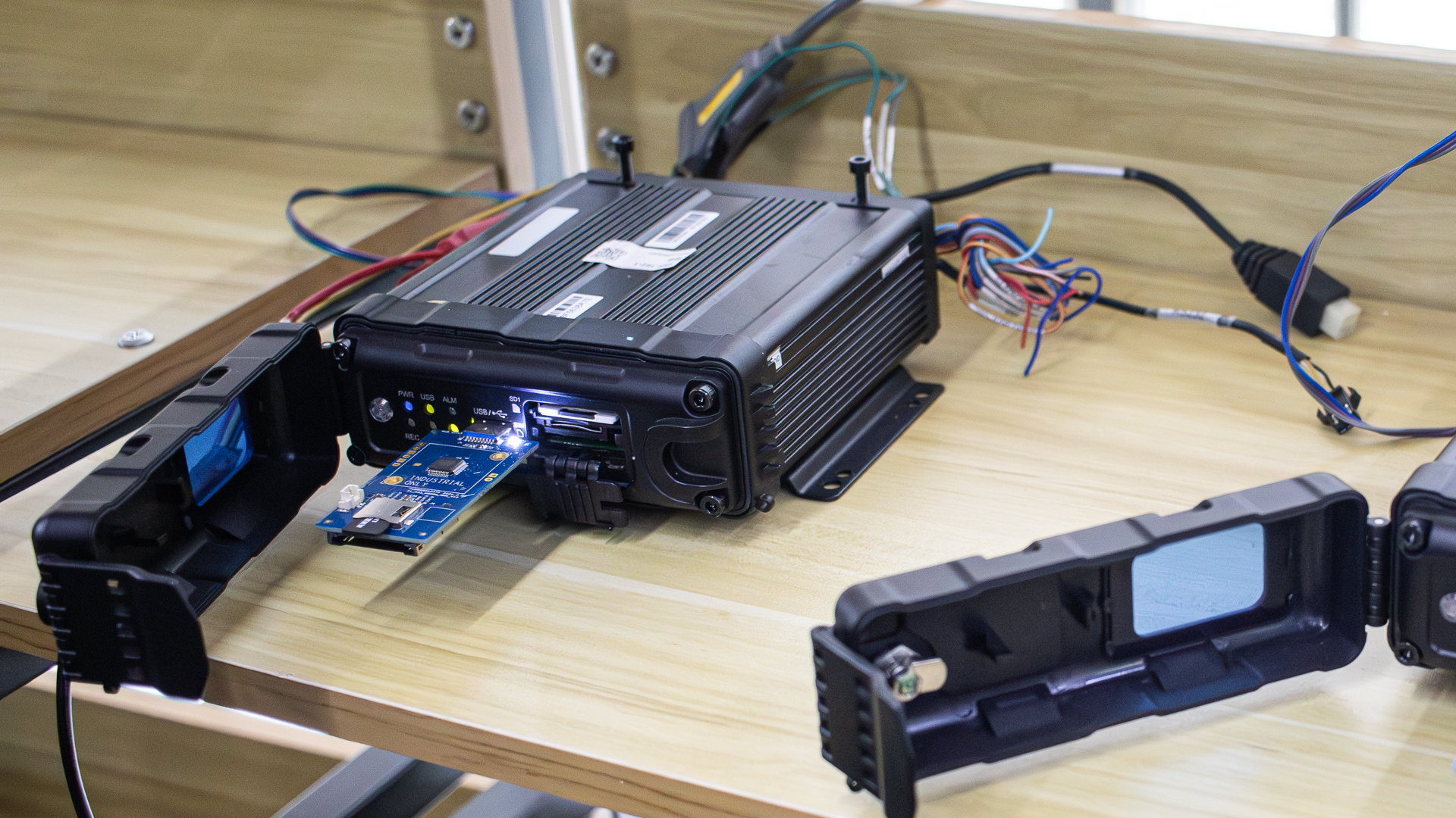 Different devices in the Longsys Quality Labs