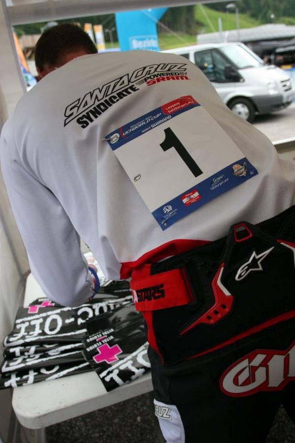 Greg Minnaar (Santa Cruz Syndicate) is still number one.