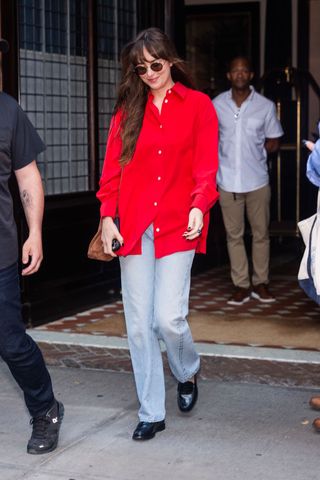 celebrity-jeans-flat-shoes-outfits-297853-1644508465880-image