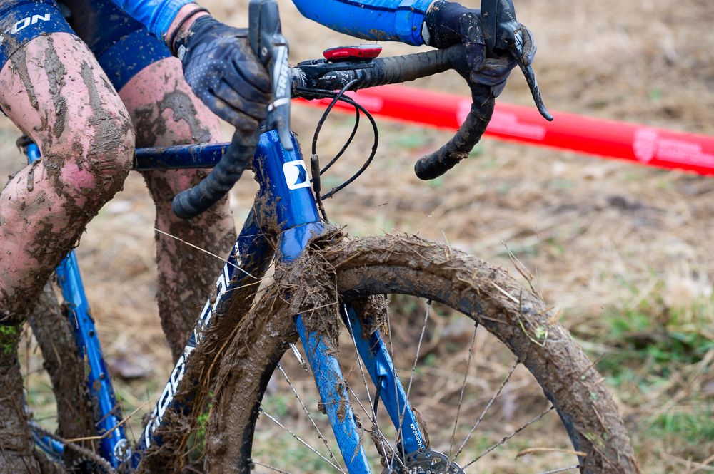 Regardless of equipment choices, mud build-up made pitting every half lap mandatory