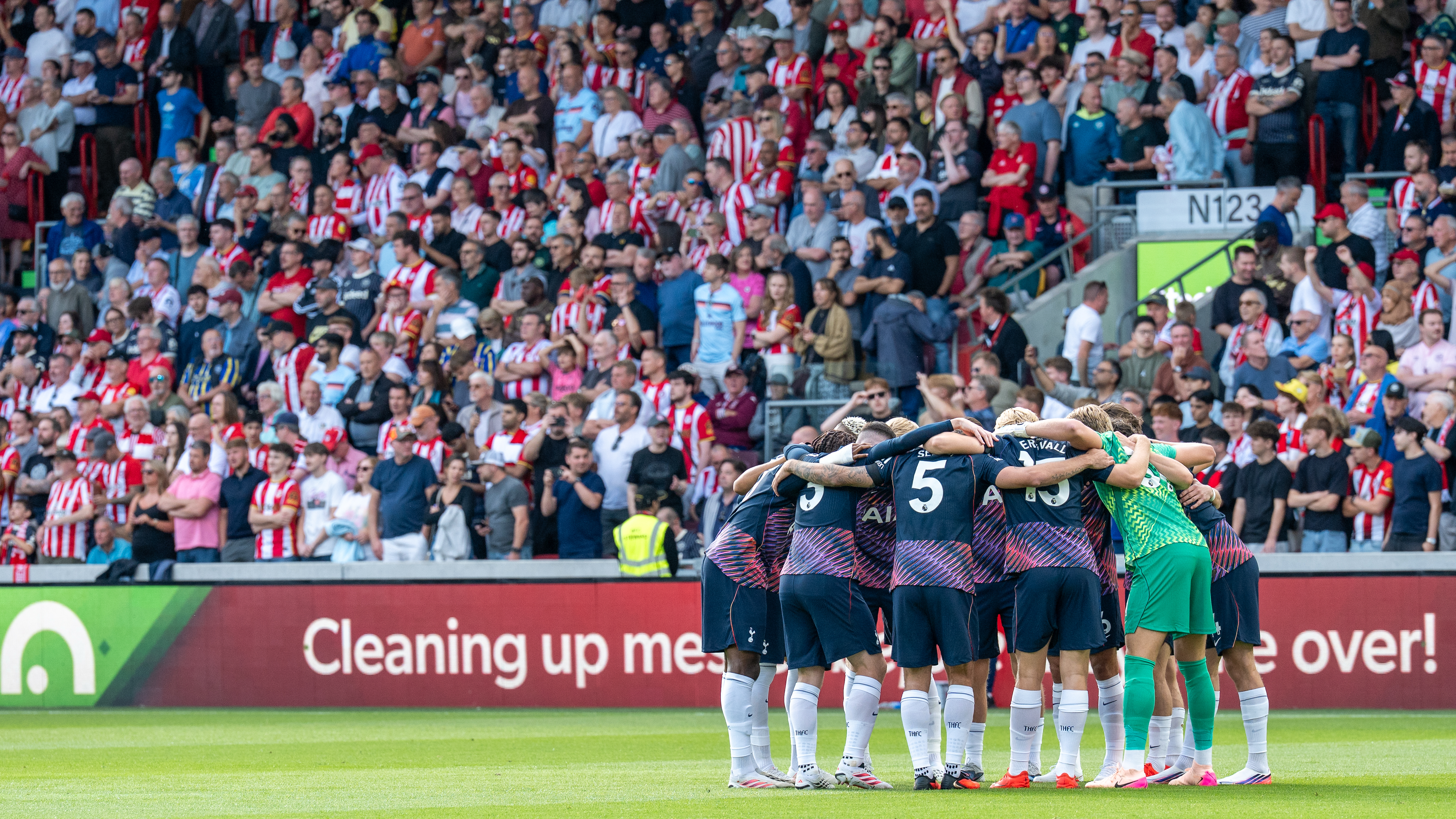 BRENTFORD, ENGLAND - AUGUST 22: Tottenham Hotspur team gathers prior to kick off during the Premier League 2026/27 match between Brentford and Tottenham Hotspur at Gtech Community Stadium on August 22, 2026 in Brentford, England. (Photo by Silvina Brodersohn - CameraSport via Getty Images)