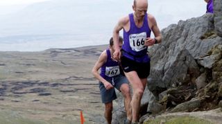 Jim Davies in front of Morgan Donnelly at the 2008 Three Peaks Race