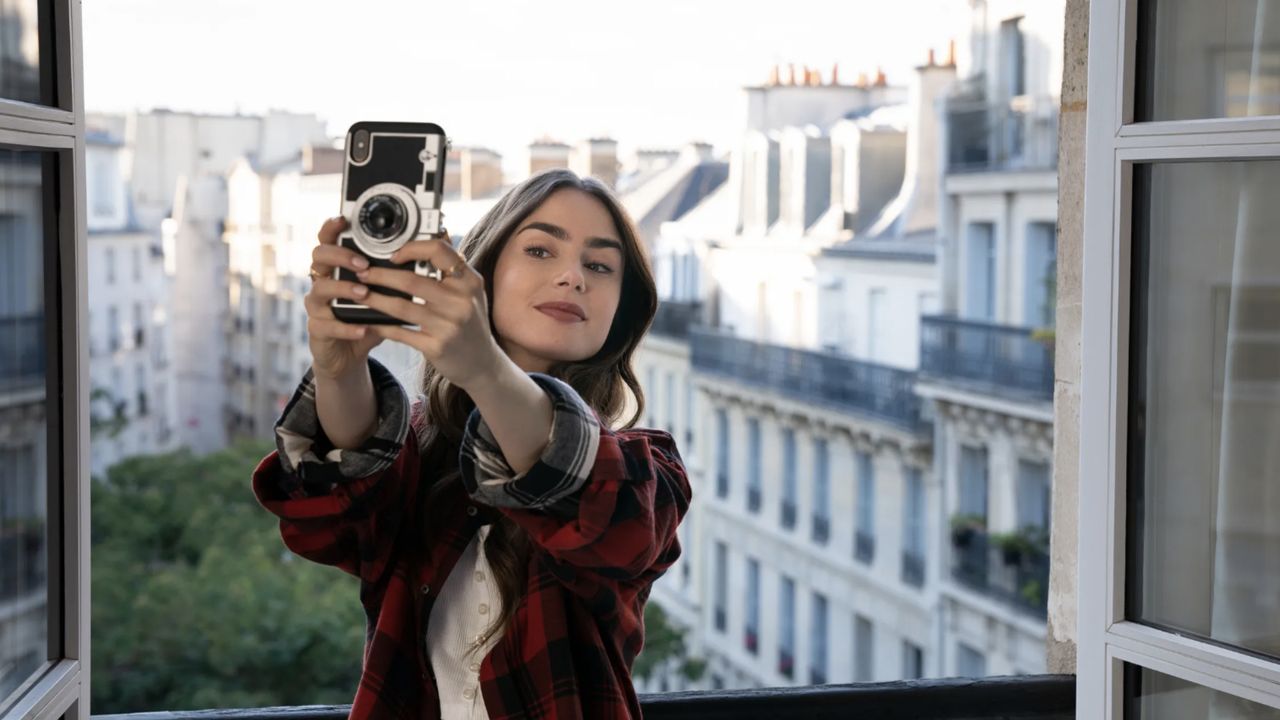 Emily&#039;s phone case in Emily in Paris