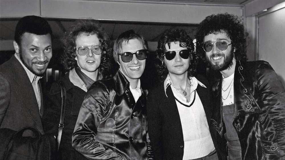 Steve Harley &amp; Cockney Rebel photographed at London Airport arriving back from New York
