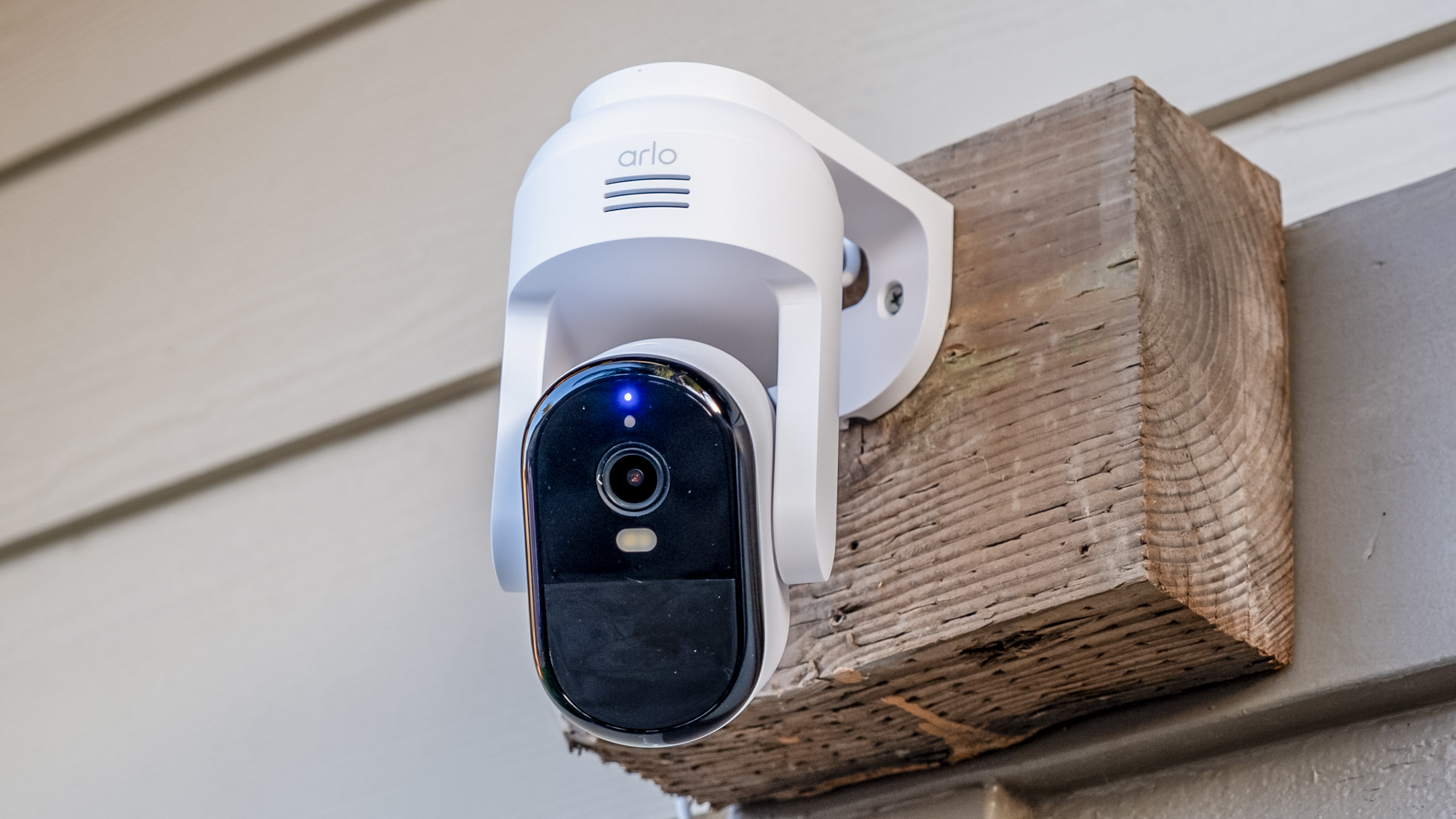 Arlo Essential Outdoor pan tilt camera