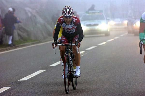 Sastre and Simoni ascend into the mist