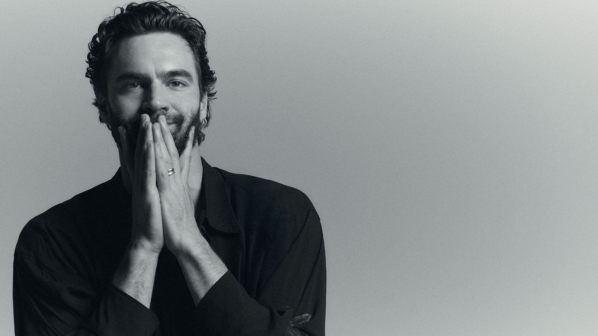 Tom Bateman on Favorite Rom-Coms, Lili Reinhart, and Making TikToks