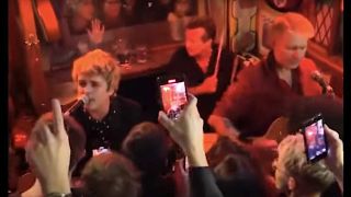 Green Day play London pub