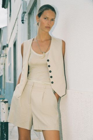 sYkcYsgY43GWcWgGA8uk2N-320-80 9 قطع Zara الكلاسيكية التي تشكل خزانة ملابس الصيف باهظة الثمن