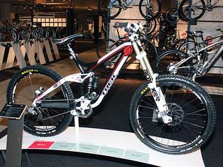 Downhillers on a budget can look to the new Session 8 for '10 with its more reasonable US$3749.99 price tag.