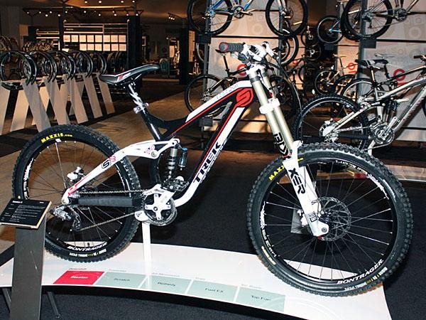 Downhillers on a budget can look to the new Session 8 for '10 with its more reasonable US$3749.99 price tag.