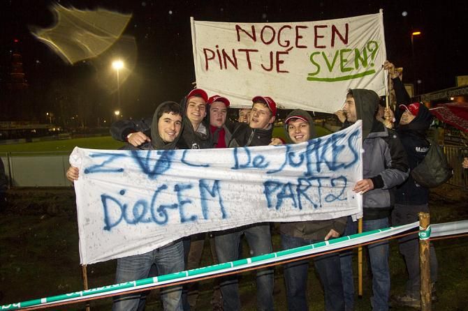 Young fans taunt Sven Nys with a sign saying "want another beer Sven?"