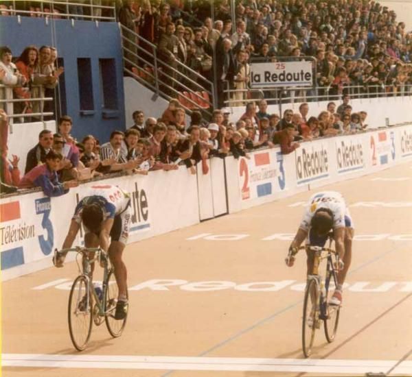 Franco Ballerini lost out on the 1993 Paris-Roubaix by the tightest of margins to Gilbert Duclos-Lassalle.