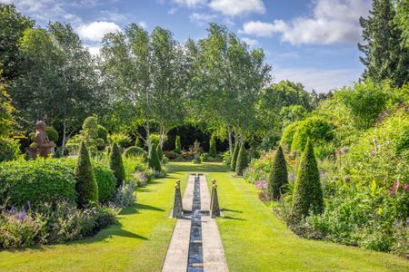 The West Garden at Alan Titchmarsh’s Hampshire home, showing the rill, topiary and, on the left, a towering terracotta Humphry Repton made by Jim Keeling of Whichford Pottery in Warwickshire. Photo: Jonathan Buckley